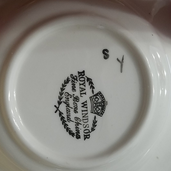 Bone China Royal Windsor Ring Holder/Ash Tray Vtg - Picture 2 of 2